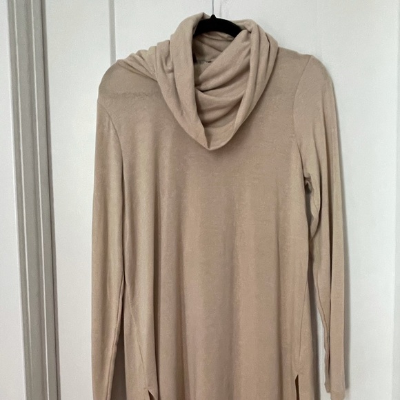 Lisa Rinna Tops - Lisa Rinna Collection Tan Cowl Neck Tunic Sweater Size Medium